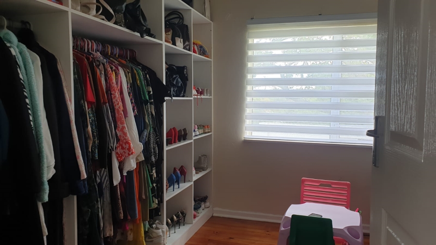 To Let 4 Bedroom Property for Rent in Beacon Bay Eastern Cape